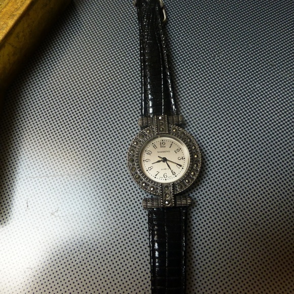 Shannons quartz watch marcasite frame blk band - Picture 4 of 4
